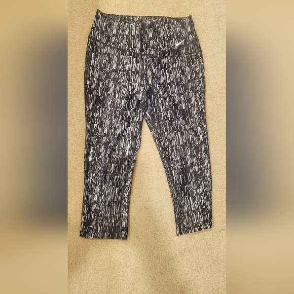 Nike | Pants & Jumpsuits | Nike Womans Grayblack Capri Leggins High ...